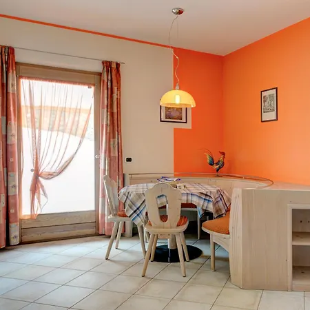 Elisa Bait Giobbe Appartement